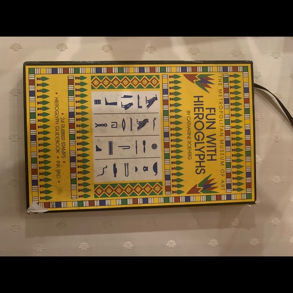 From Metropolitan Museum 24 stamps and set. Pre-0wned. Super cute. - Picture 3 of 3